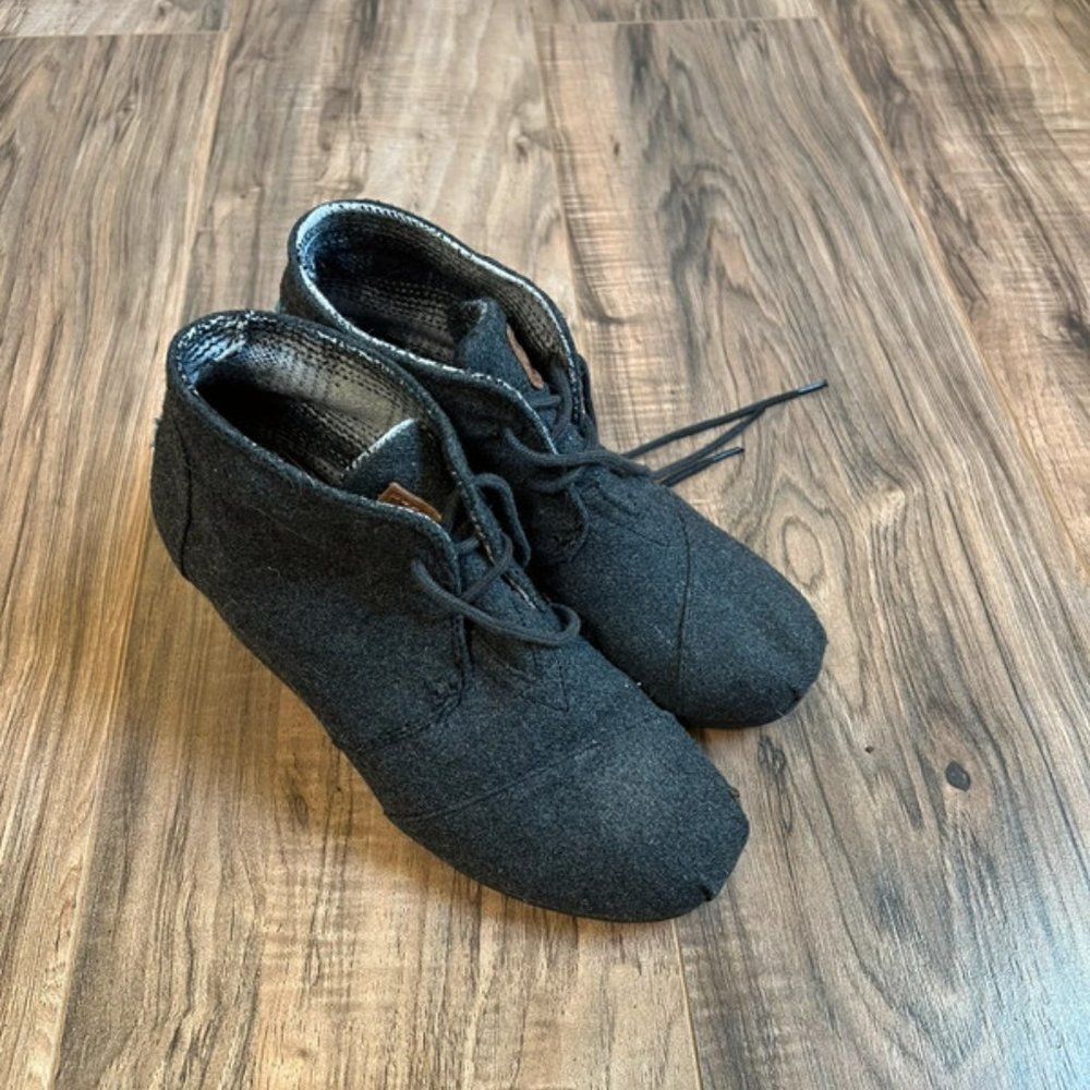 Toms wedges size 6 W